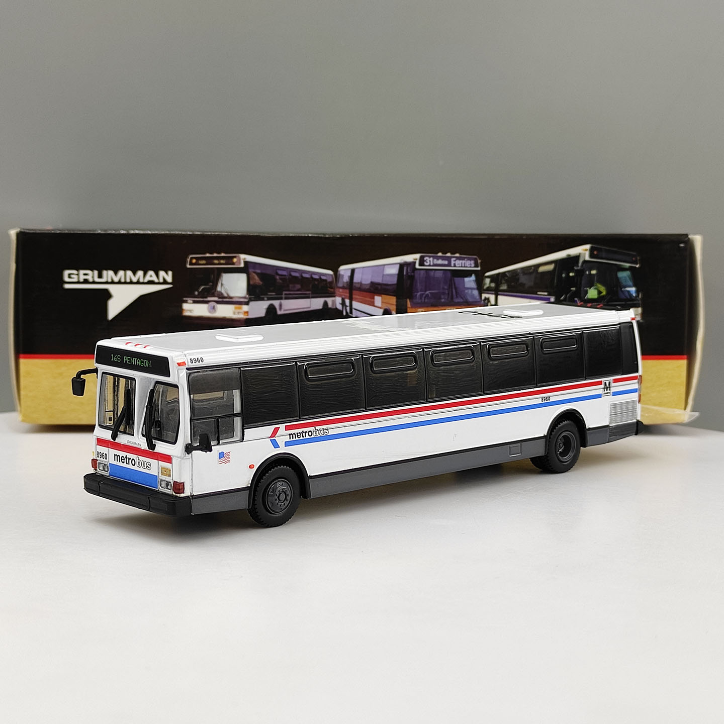 Vintage Collectible & Vintage Dolls - Diecast IR 1:87 Scale Vintage Bus