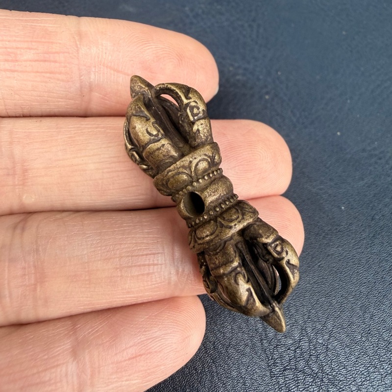 Tibetan-style brass small pend - Small Vintage Collectible Items recension och pris